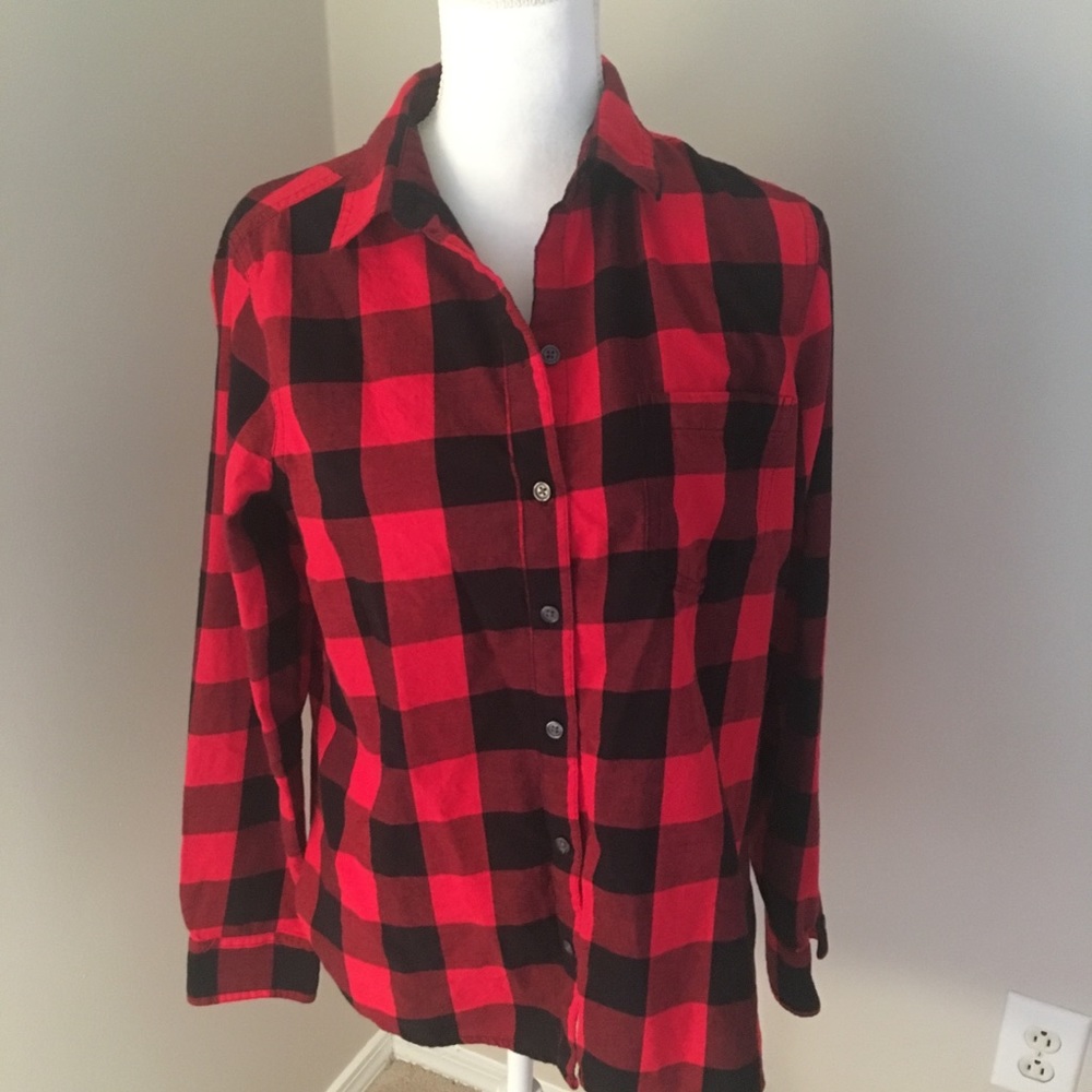 Red and Black Old Navy Shirt. Size L